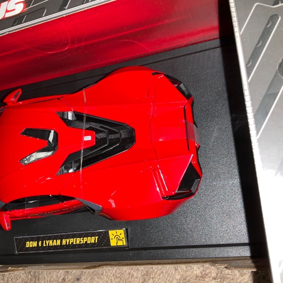 Fast & Furious 1:18 Scale Lykan Hypersport Die-cast Vehicle with Dom Figure - Picture 4 of 17